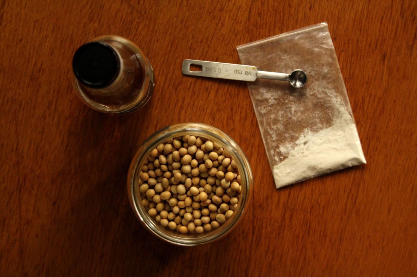 Organic soybeans, rhizopus & rice vinegar